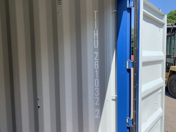 nuovo container standard da 20 piedi blu