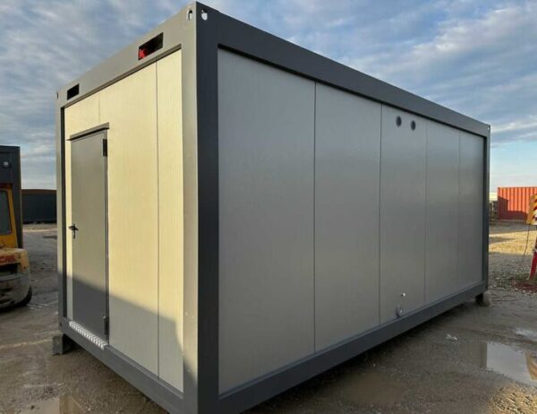 Санитарен Контейнер 3×6 Метра – 6 Душá, 2 Мивки, Бойлер 300 Литра